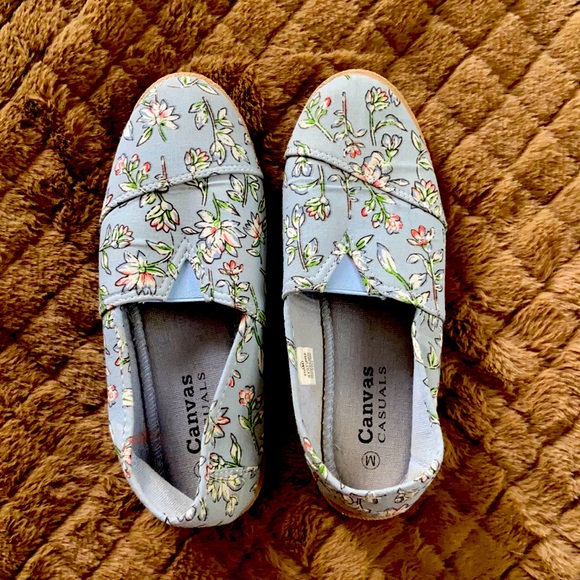 💐 Cute Floral Slip On Canvas Shoes 💐 - Picture 1 of 5